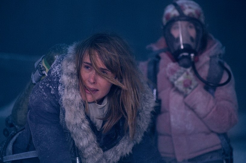     Carolina Bartczak o filmie Moonfall i ulubionej polskiej aktorce. Jak nagrywa się pościg samochodowy w hali? [WYWIAD]